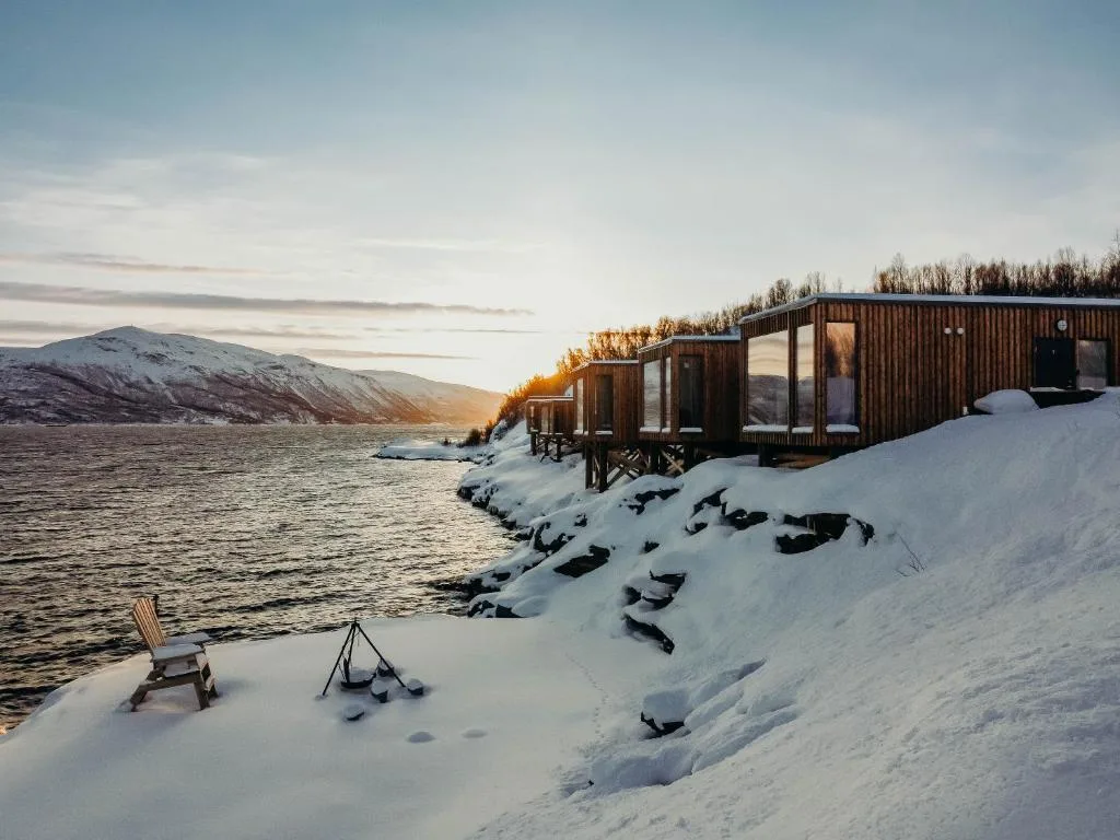 Aurora Distillery Cabins — cabine face au fjord de Lyngen, observatoire aurores boréales et dauphins