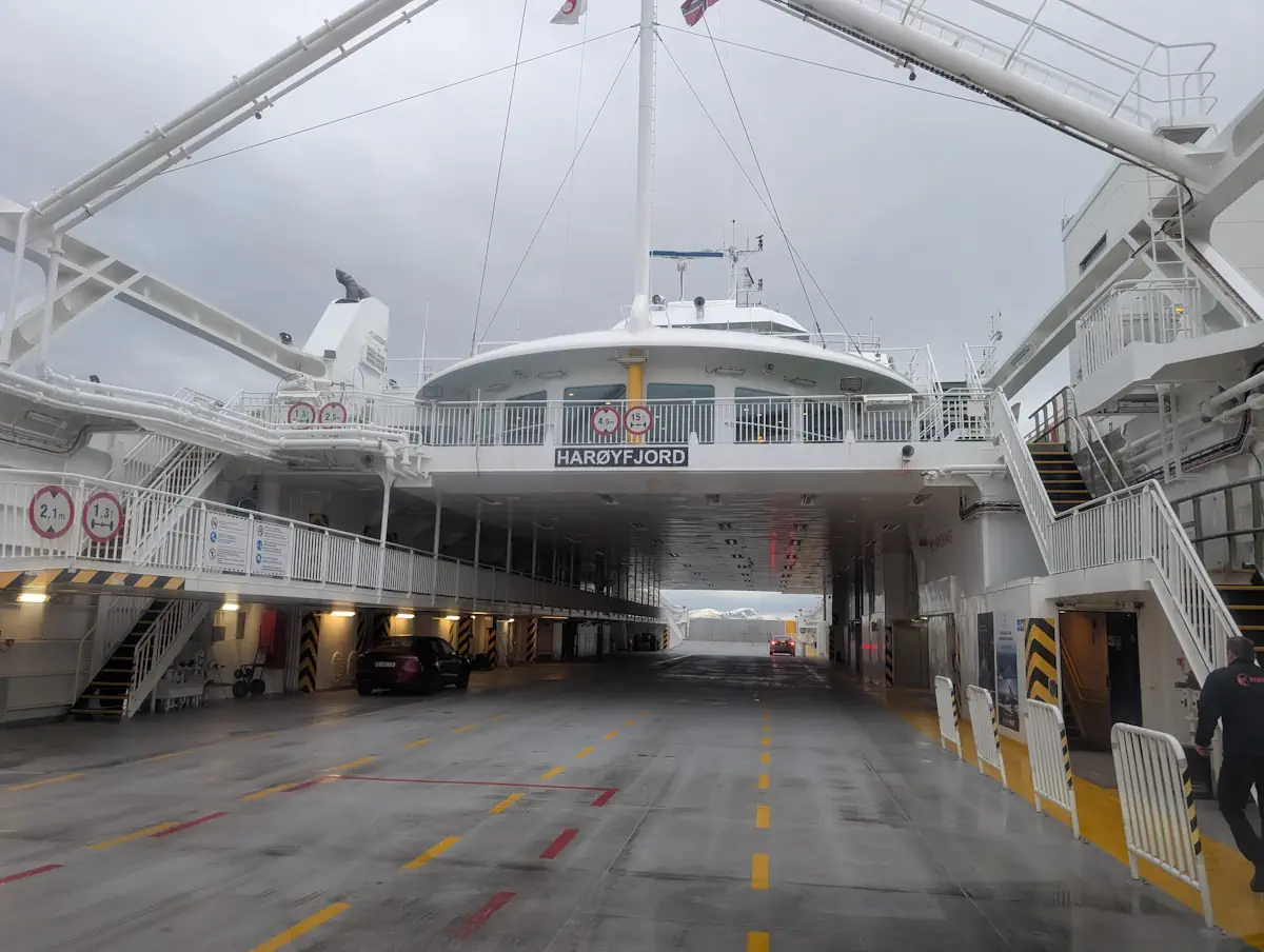 Tomar el ferry vacío Noruega