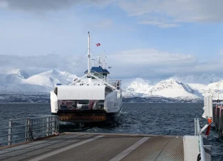 Prendre le ferry en Norvège – infos pratiques, prix, paiement, horaires Ferry Voiture Olderdalen Lyngseidet Lyngen Alps Norvège