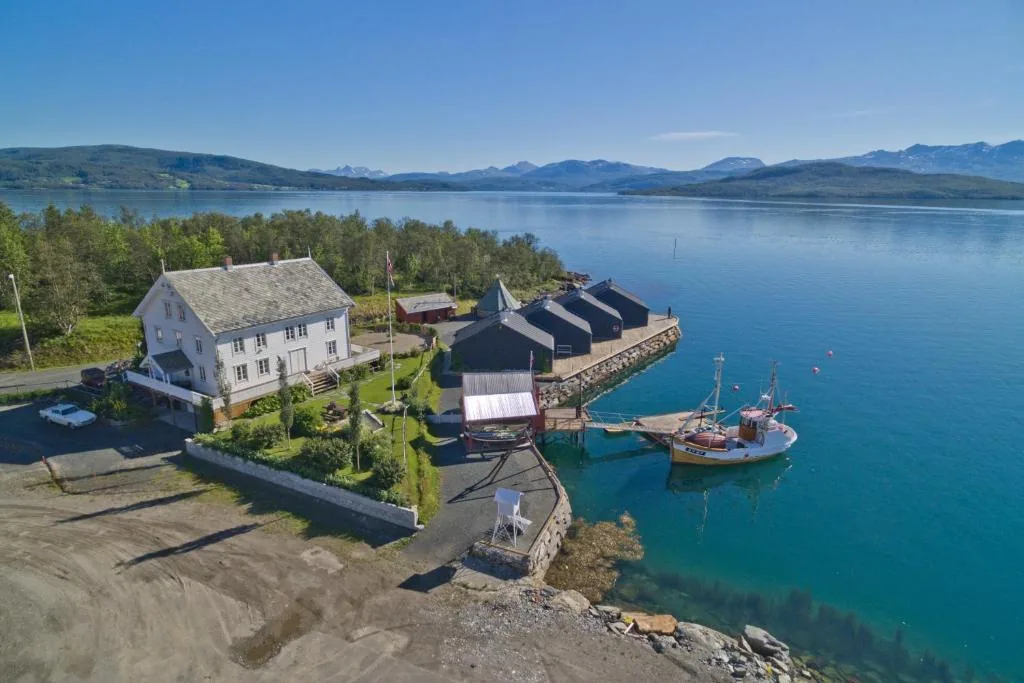 Finsnes Gaard — maison de charme vue fjord Finnsnes