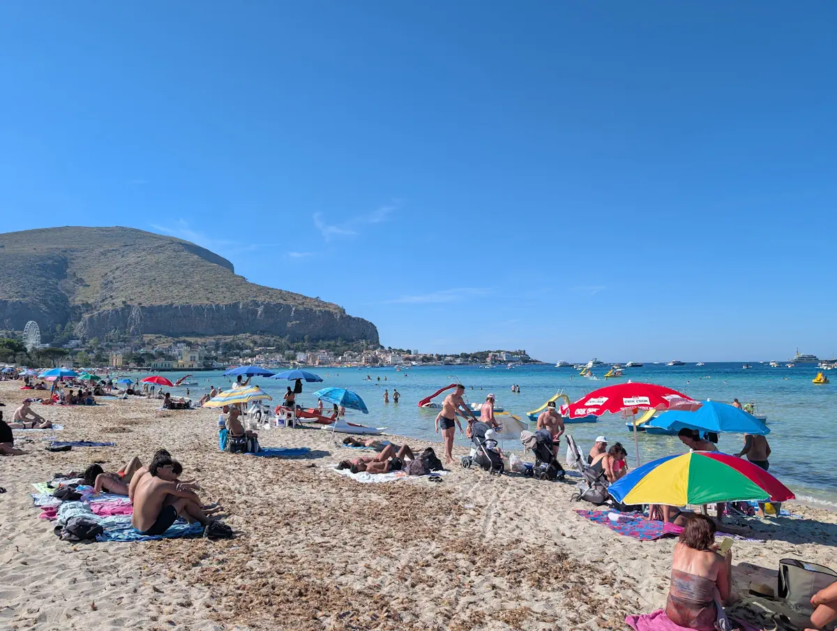 Plage Mondello printemps Palerme Sicile