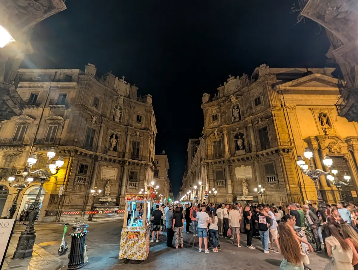 Place QUattro Canti Palerme soir fête musique