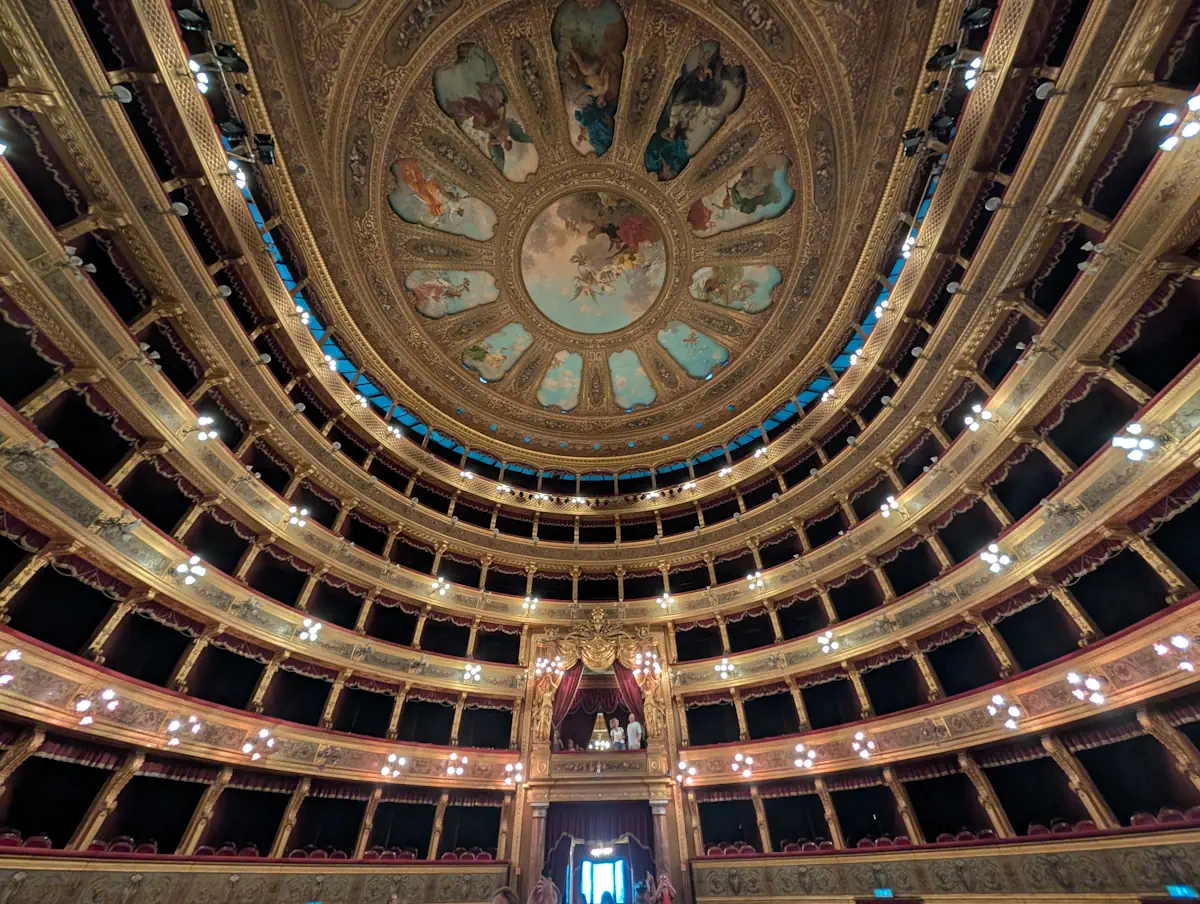 Vue large Teatro Massimo Palerme Sicile