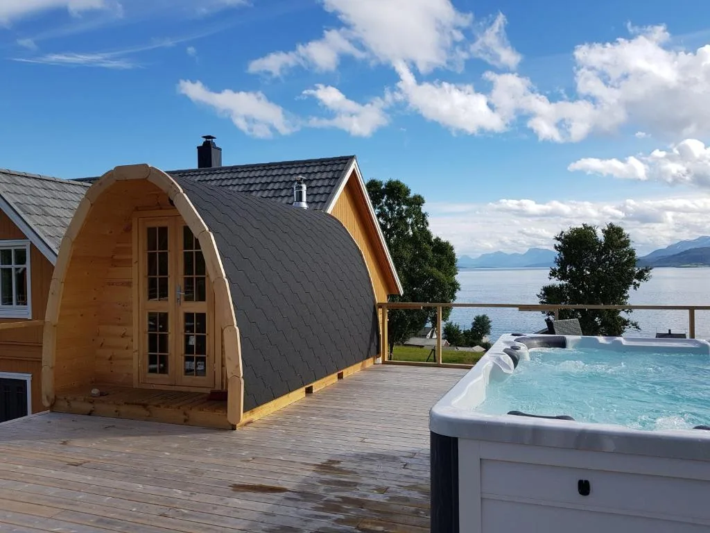 Yggdrasil Farmhotel Retreat, Spa & Yoga — ferme-hôtel de charme avec spa yoga et animaux sur Kvaløya près de Tromsø