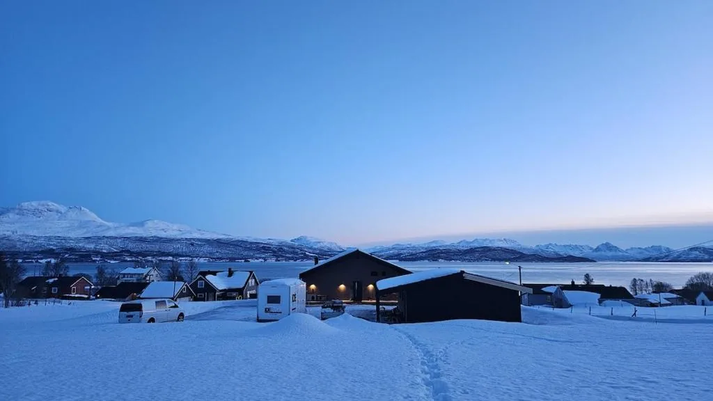 Apartment on the beautiful island of Senja — studio vue fjord Vangsvik