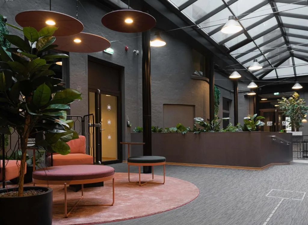 Chambre design scandinave épurée du Citybox Oslo en plein centre-ville d'Oslo en Norvège