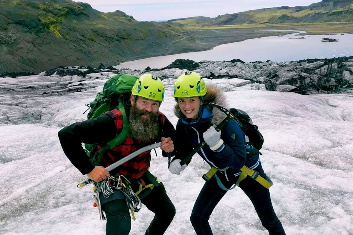 Excursión costa sur Islandia Solheimajokull cascadas playa negra