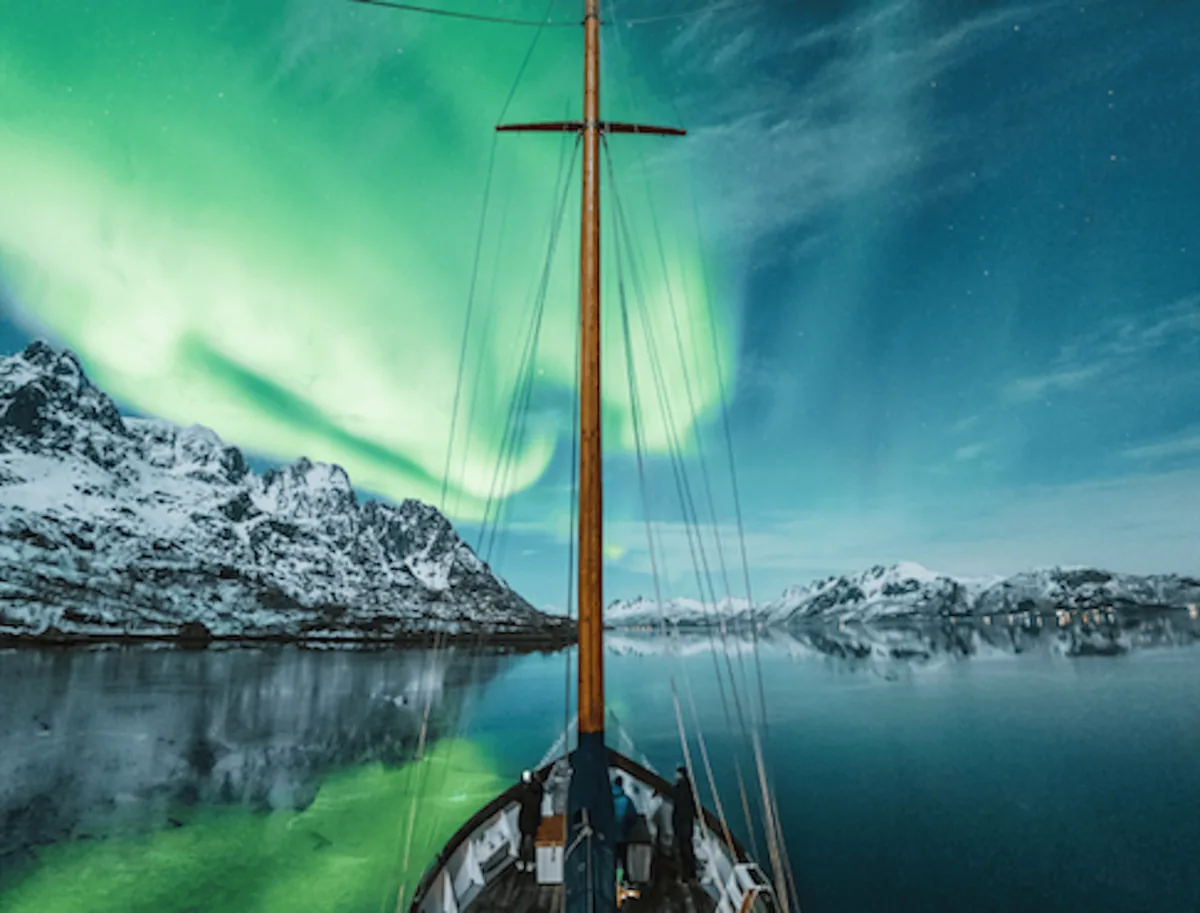 Luxury northern lights cruise in Tromsø with World Sea Explorers