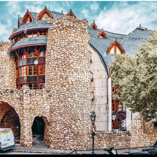 Deluxe Swan Stone Castle Apartment, Budapest