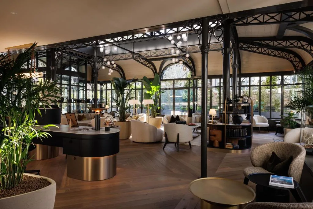 Grand Hôtel de Courtoisville en Saint-Malo, hotel-villa Belle Époque recién renovado en la playa del Sillon
