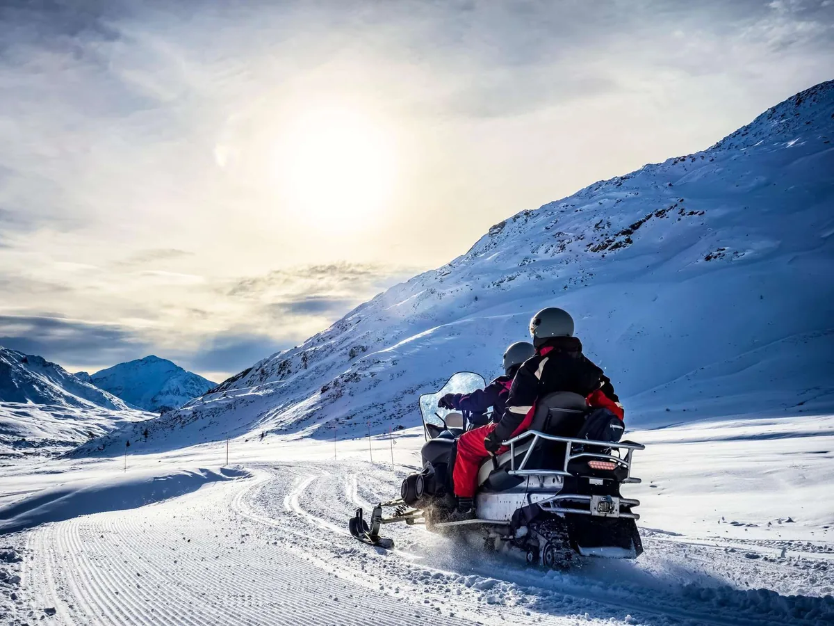 Excursión en moto de nieve por los valles helados del Ártico desde Tromsø con Arctic Explorers Norway