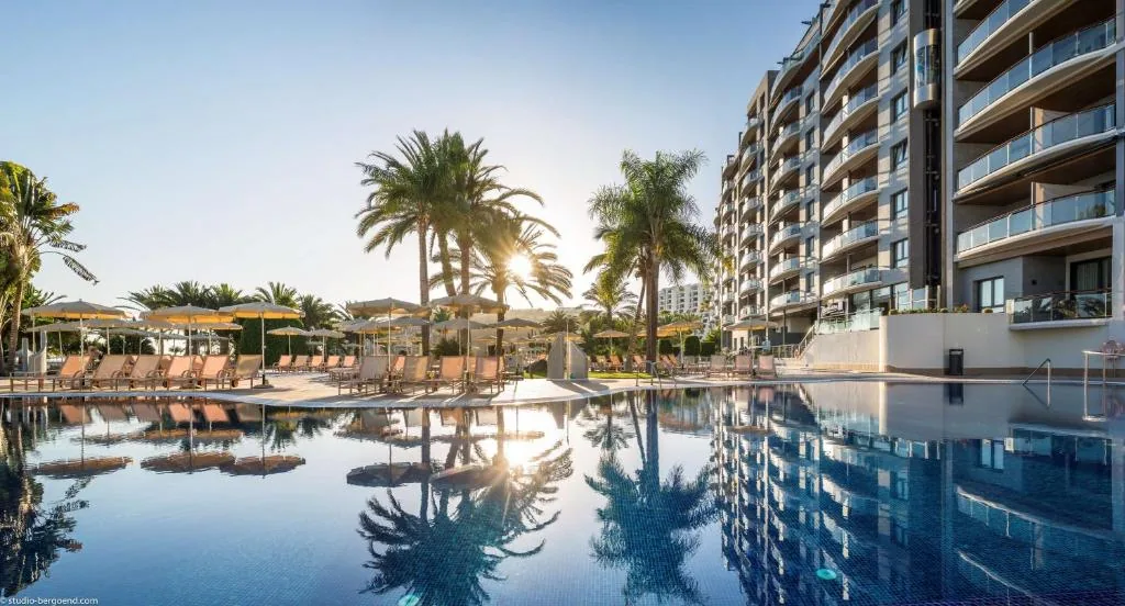 Radisson Blu Resort Gran Canaria à Playa de Arguineguín, resort en bord de plage avec 2 piscines et restaurant sur le toit vue océan