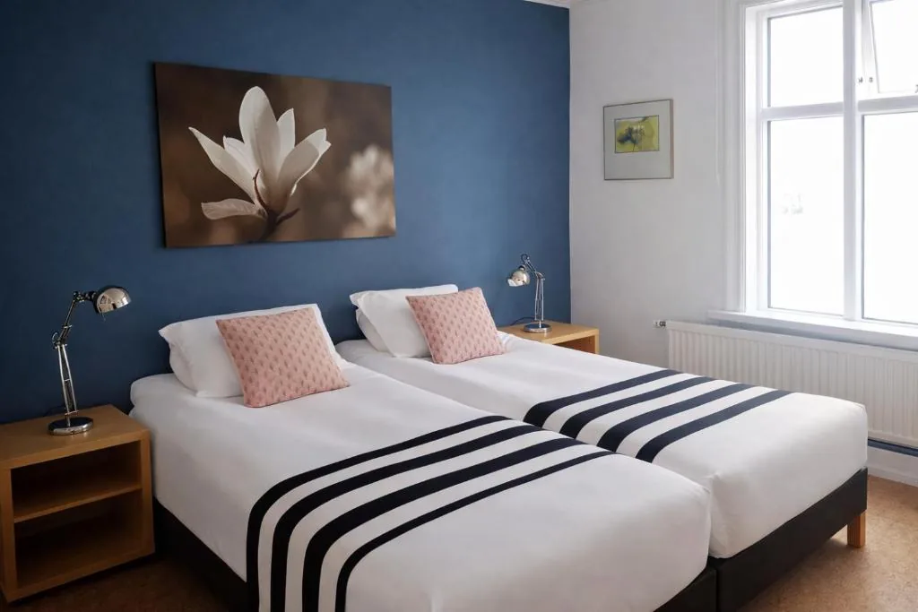 Refurinn Reykjavik Guesthouse en el barrio de Vesturbær a 400 m del puerto viejo con check-in autónomo y cocina compartida