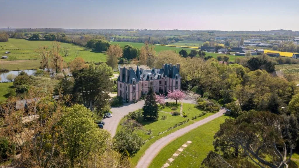 Château Hôtel Du Colombier — castillo del siglo XVIII con parque en Paramé