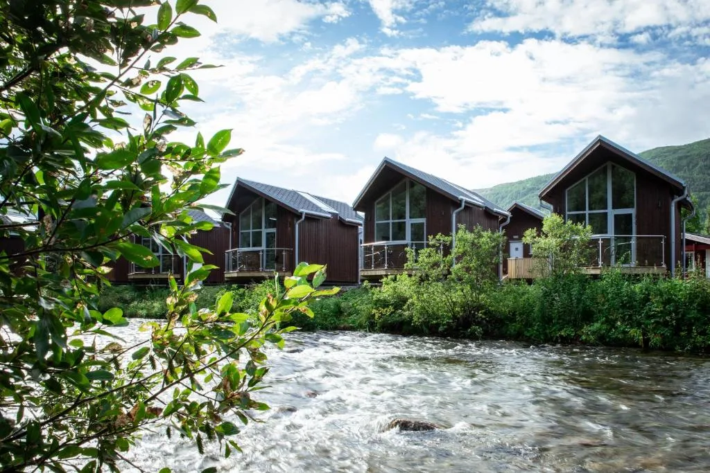 Tromsø Lodge & Camping — chalets bord de rivière avec sauna, idéal aurores boréales