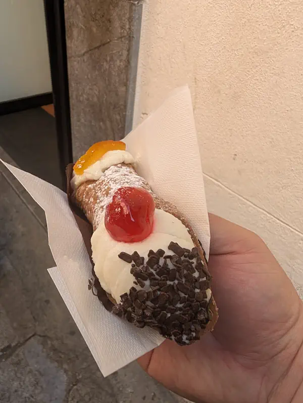 Cannolo traditionnel Palerme sicile