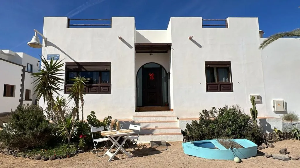 Casa Olga — apartamento con encanto en Caleta de Sebo en la isla de La Graciosa con terraza a pie de arena