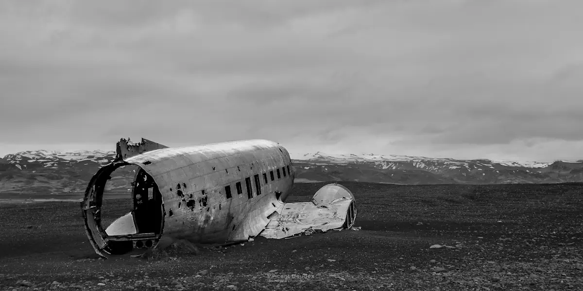 Epave DC3 avion plage sable noir cote sud islande Epave DC3 avion plage sable noir cote sud islande