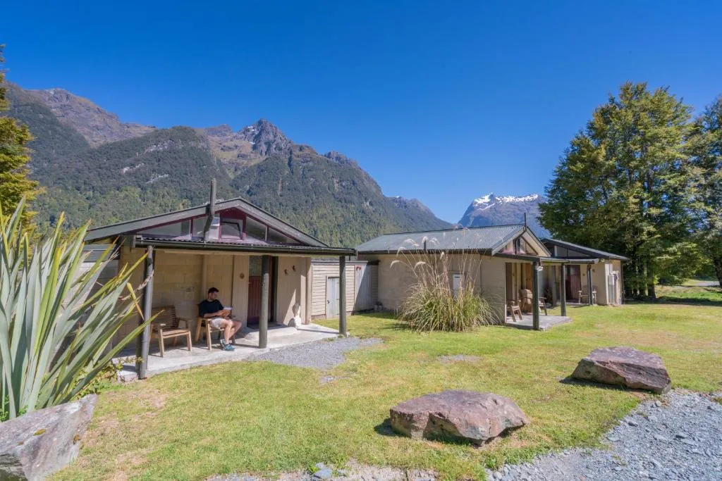 Eglinton Valley Camp — cabañas en el corazón del parque nacional de Fiordland en la carretera a Milford Sound sin WiFi cielo estrellado