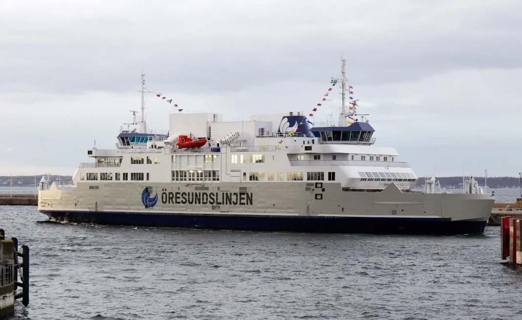 ferry helsingors helsingbord suede danemark oresund