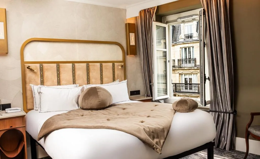 Hôtel BOHEM Sacré-Cœur — cosy design hotel in Paris's 18th arrondissement on rue Lamarck, 8 min from the Sacré-Cœur, with complimentary sweets, Rituals products and Lamarck-Caulaincourt metro 50 m away