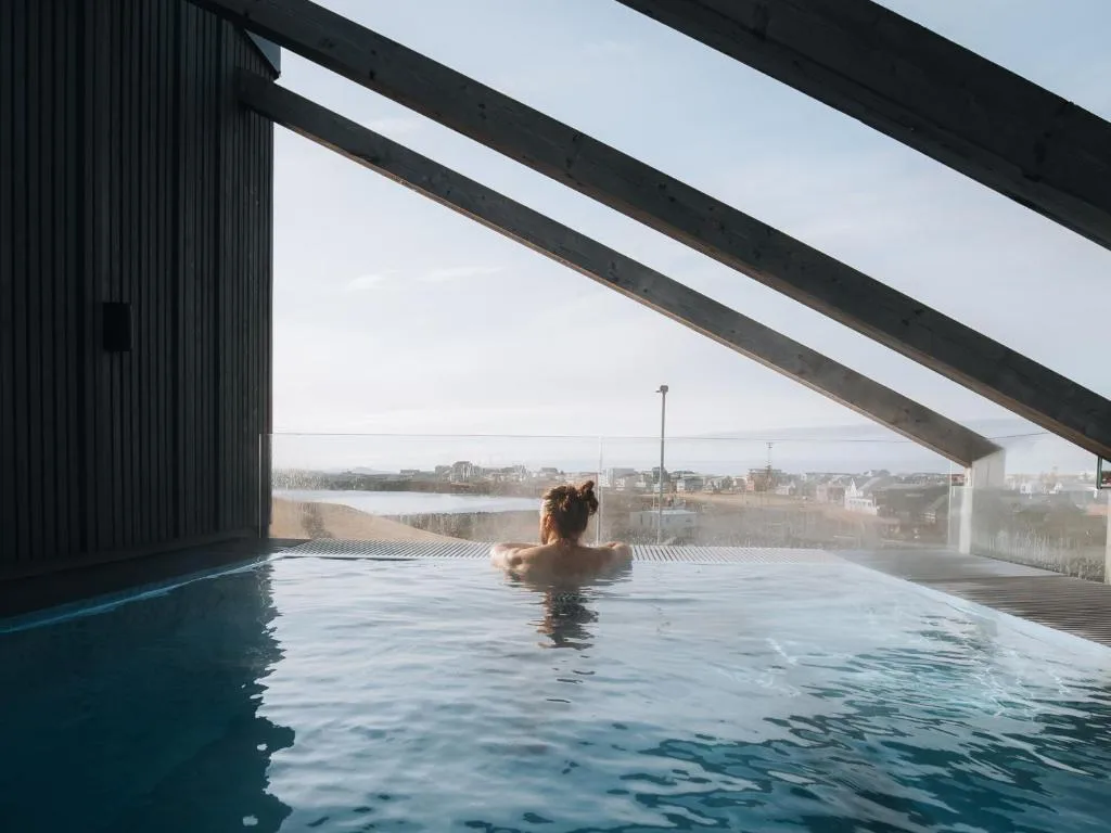 Hotel Berg by Keflavik Airport — hotel boutique con piscina climatizada en la azotea y traslado gratuito al aeropuerto a 3,5 km de Keflavík
