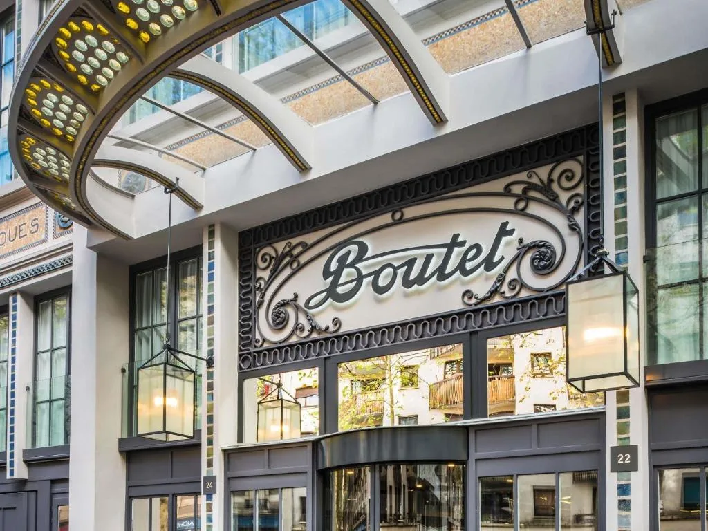 Boutet Bastille Hotel Paris MGallery Collection — 4-star hotel in Paris 11th arrondissement on rue Faidherbe, with a heated indoor pool, spa, sauna and Turkish bath