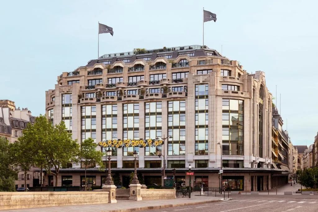 Cheval Blanc Paris Dior Spa — LVMH palace in La Samaritaine quai du Louvre Paris 1st with Dior Spa, 3-Michelin-star Plénitude restaurant and indoor pool with Seine view