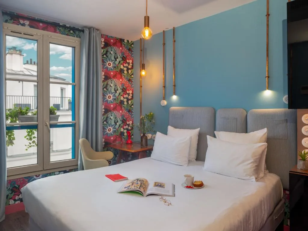 Hôtel Exquis — design boutique hotel in Paris 11th arrondissement on rue de Charonne, with unique colourful rooms and a fabulous breakfast rated 9 out of 10
