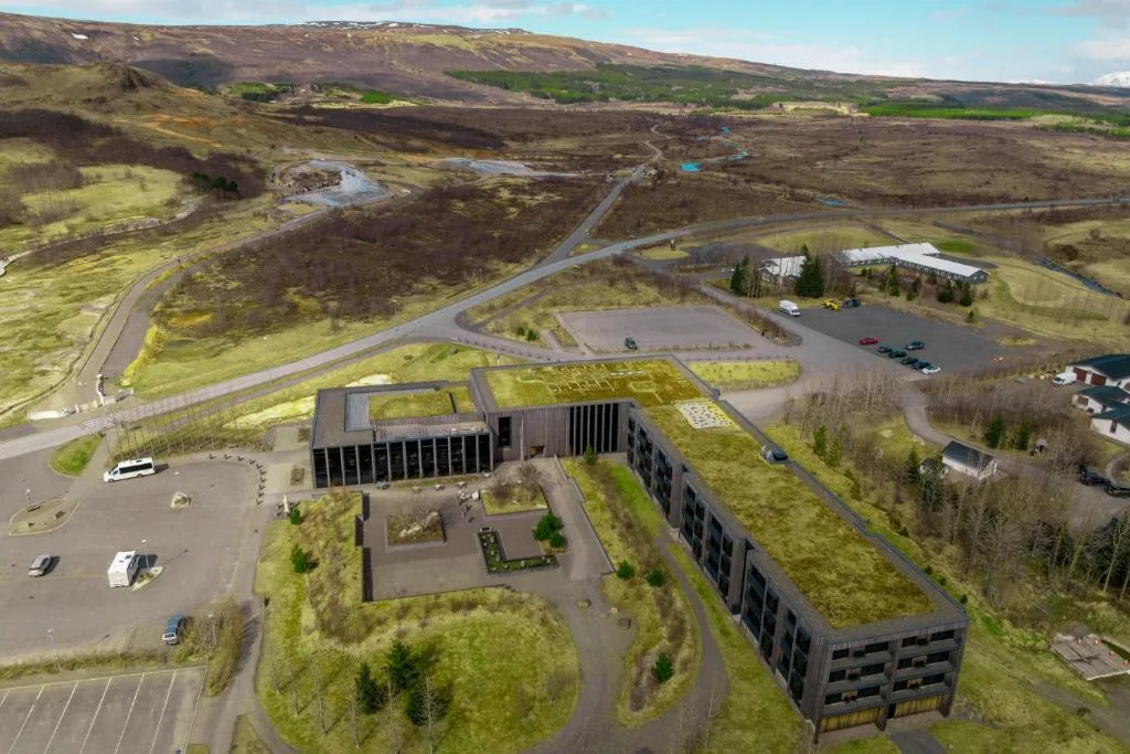 Hotel Geysir — hotel de diseño a dos pasos del parque geotérmico de Geysir con restaurante gastronómico y vistas a la montaña