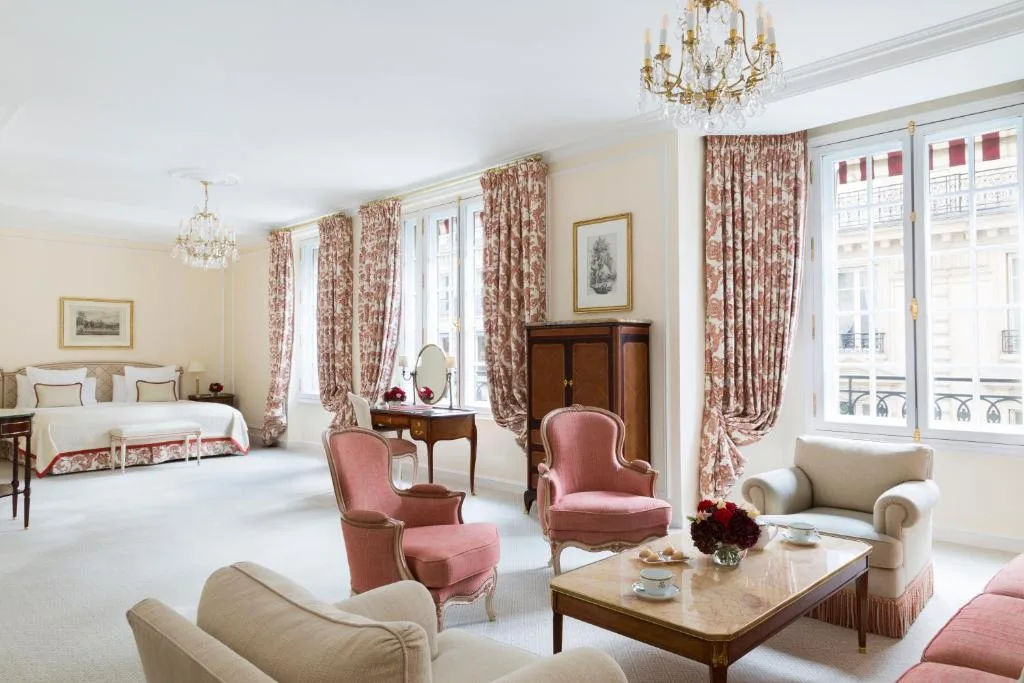 Le Bristol Paris Oetker Hotels — historic palace Paris 8th rue du Faubourg Saint-Honoré with 3-Michelin-star Epicure restaurant, 1,200 m² garden and Dior Spa La Mer