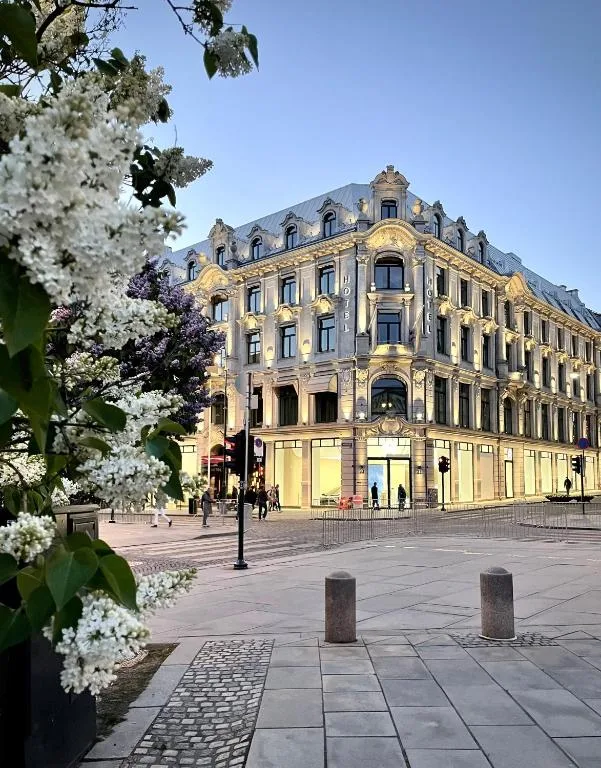 Karl Johan Hotel — hôtel de charme sur l'artère principale d'Oslo avec petit-déjeuner exceptionnel sous verrière et centre de remise en forme