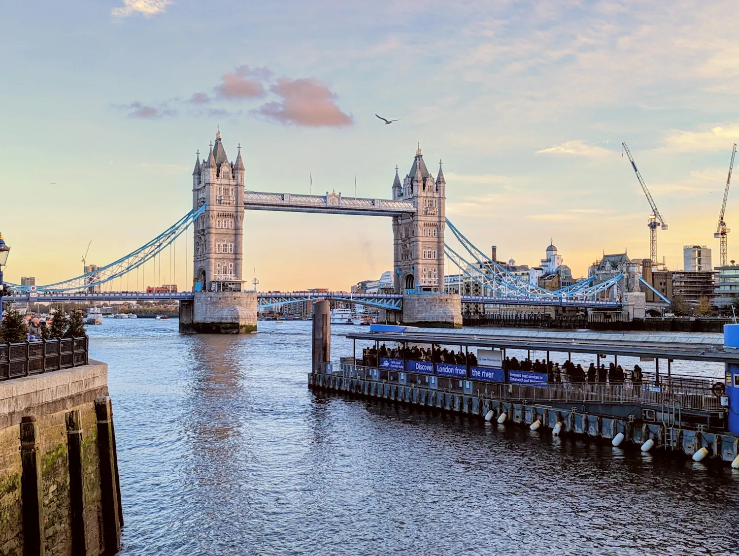 quai embarquement croisière tamise tower bridge croisiere londres quai embarquement croisière tamise tower bridge croisiere londres
