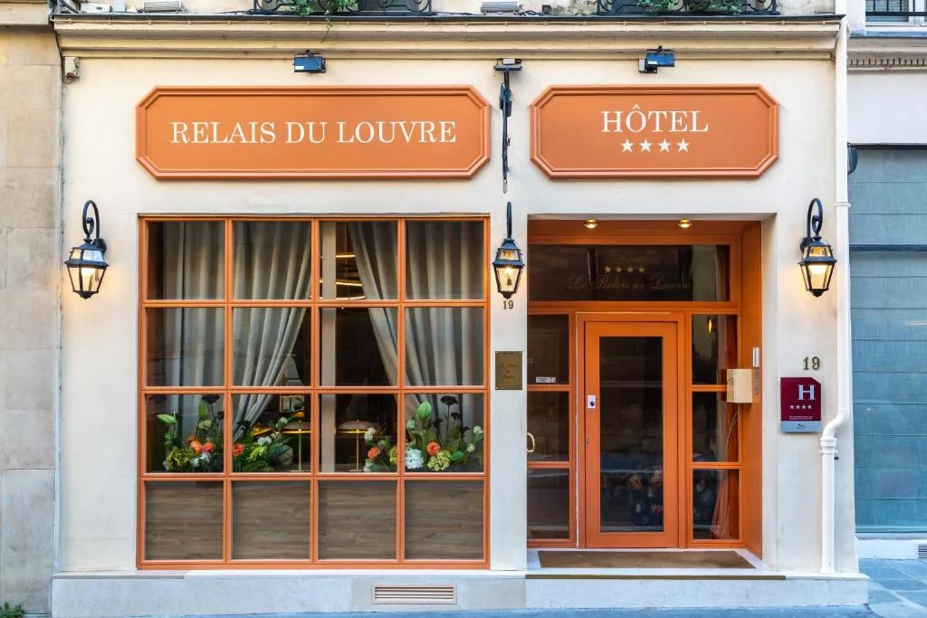 Relais Du Louvre — 4-star hotel in an 18th-century building between the Louvre and Notre-Dame with Louvre-view rooms