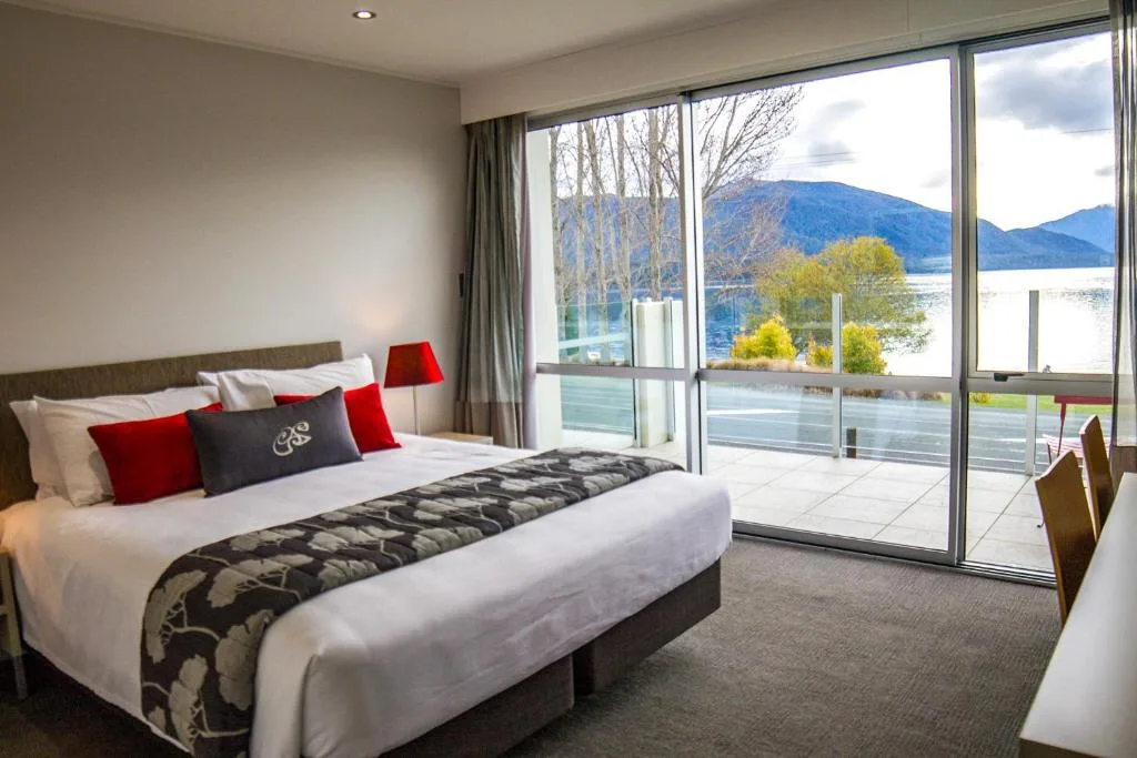 Te Anau Lakeview Holiday Park & Motels — camping y estudios frente al lago Te Anau a 2 km del centro