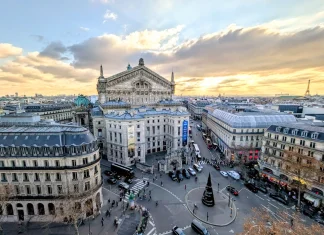 Où dormir à Paris ? Voici les meilleurs quartiers et hôtels pour éviter les pièges Terrasse galeries lafayette paris opera