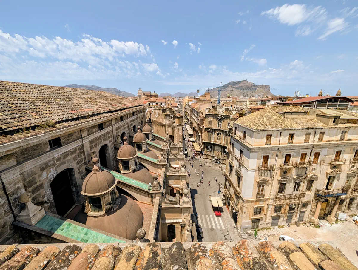 Vue en hauteur depuis les toits Palerme