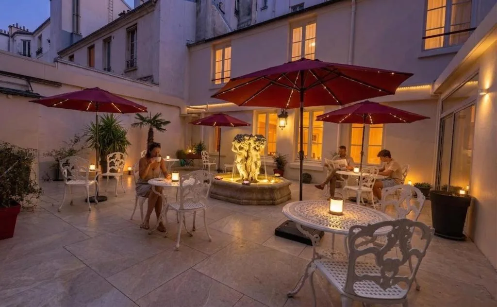 Agate Hôtel in the 12th arrondissement of Paris on cours de Vincennes, a renovated budget hotel with a terrace, 350 m from place Nation and the RER A direct to Châtelet and Disneyland
