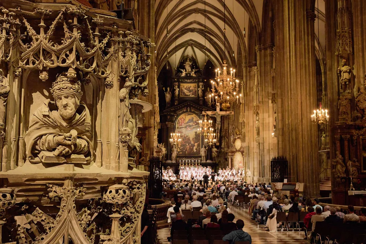 Concierto clásico en la Catedral de San Esteban en el corazón de Viena con acústica gótica
