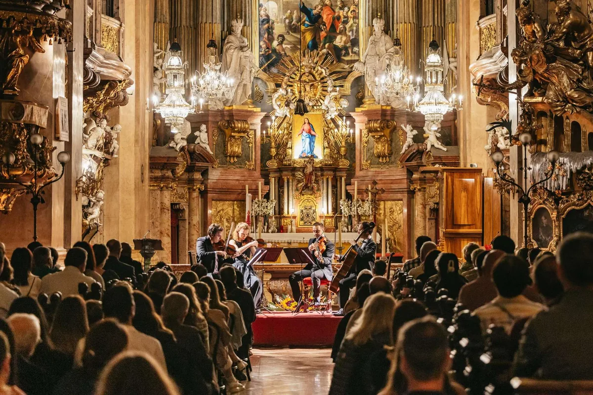 Concierto Classic Ensemble Vienna en la iglesia barroca de San Pedro en Viena