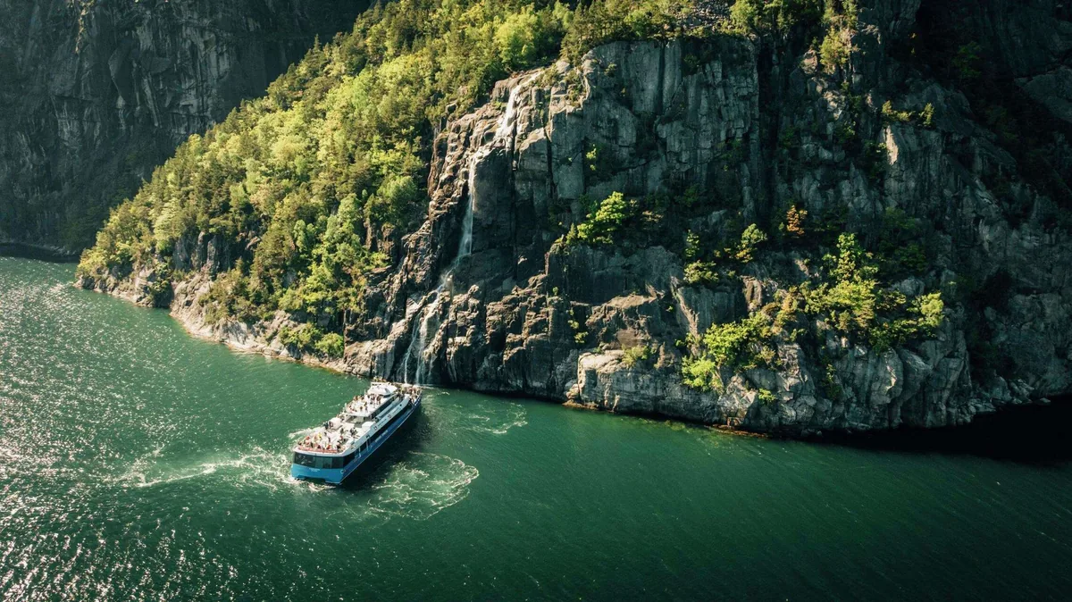 Croisiere catamaran electrique Lysefjord et Preikestolen depuis Stavanger avec Rodne
