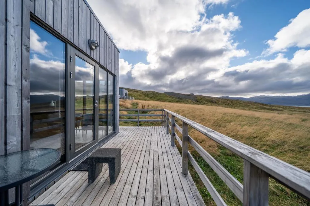 Dis Cottages in Grundarfjörður on the Snæfellsnes peninsula, black cottages by the fjord near Mount Kirkjufell