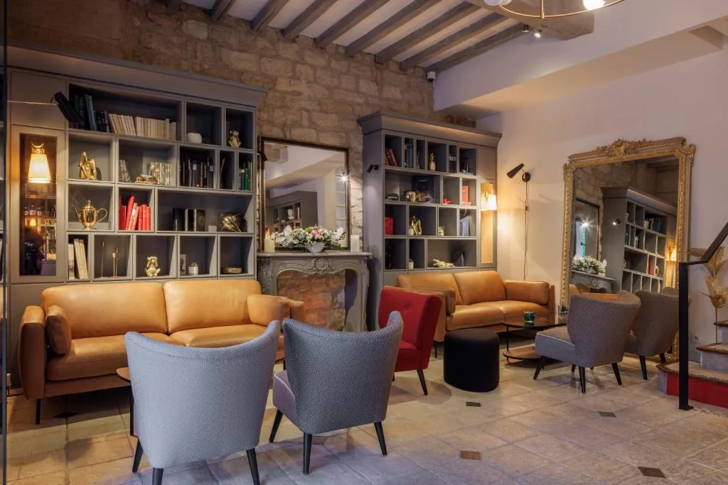 Hôtel Saint Martin Bastille in the 11th arrondissement of Paris, a quiet hotel on Boulevard Richard Lenoir 200 m from Oberkampf metro station between Bastille and the Canal Saint-Martin