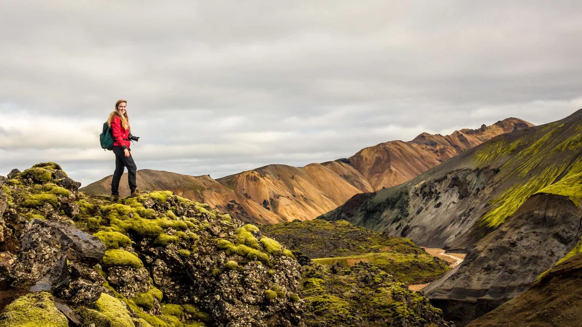 Senderismo Landmannalaugar montañas de arcoíris de riolita y fuentes termales