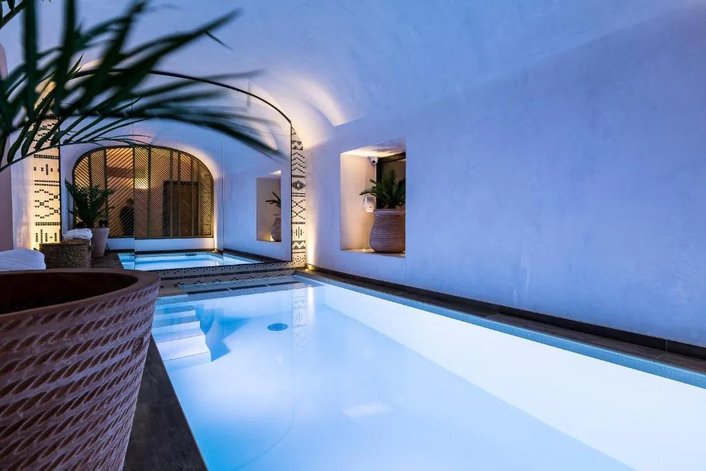 Laz' Hotel Spa Urbain in Paris's 9th, hotel with indoor pool and sauna on Rue de Milan 400 m from Gare Saint-Lazare and 900 m from the Galeries Lafayette