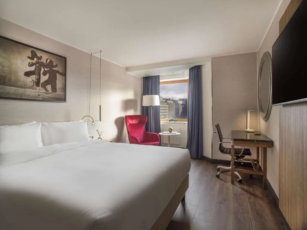 Radisson Blu Royal Viking Hotel à Stockholm en Suède, hôtel 4 étoiles rue Vasagatan à côté immédiat de la gare centrale et du métro T-Centralen avec sky bar rooftop et piscine intérieure