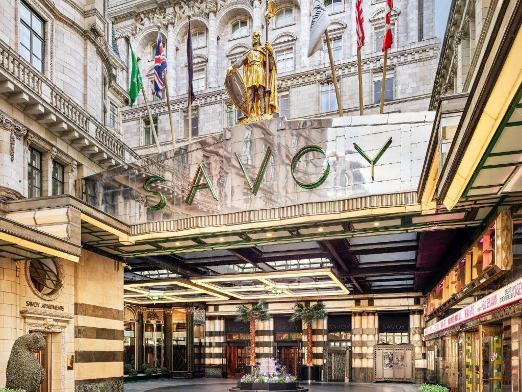The Savoy en Londres, hotel de lujo 5 estrellas legendario en el Strand en Westminster con American Bar, afternoon tea y restaurantes de Gordon Ramsay