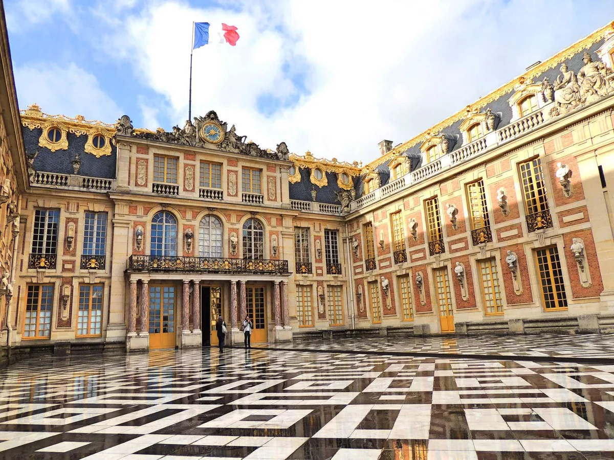 Visite guidee coupe file du chateau de Versailles avec appartements royaux et Galerie des Glaces