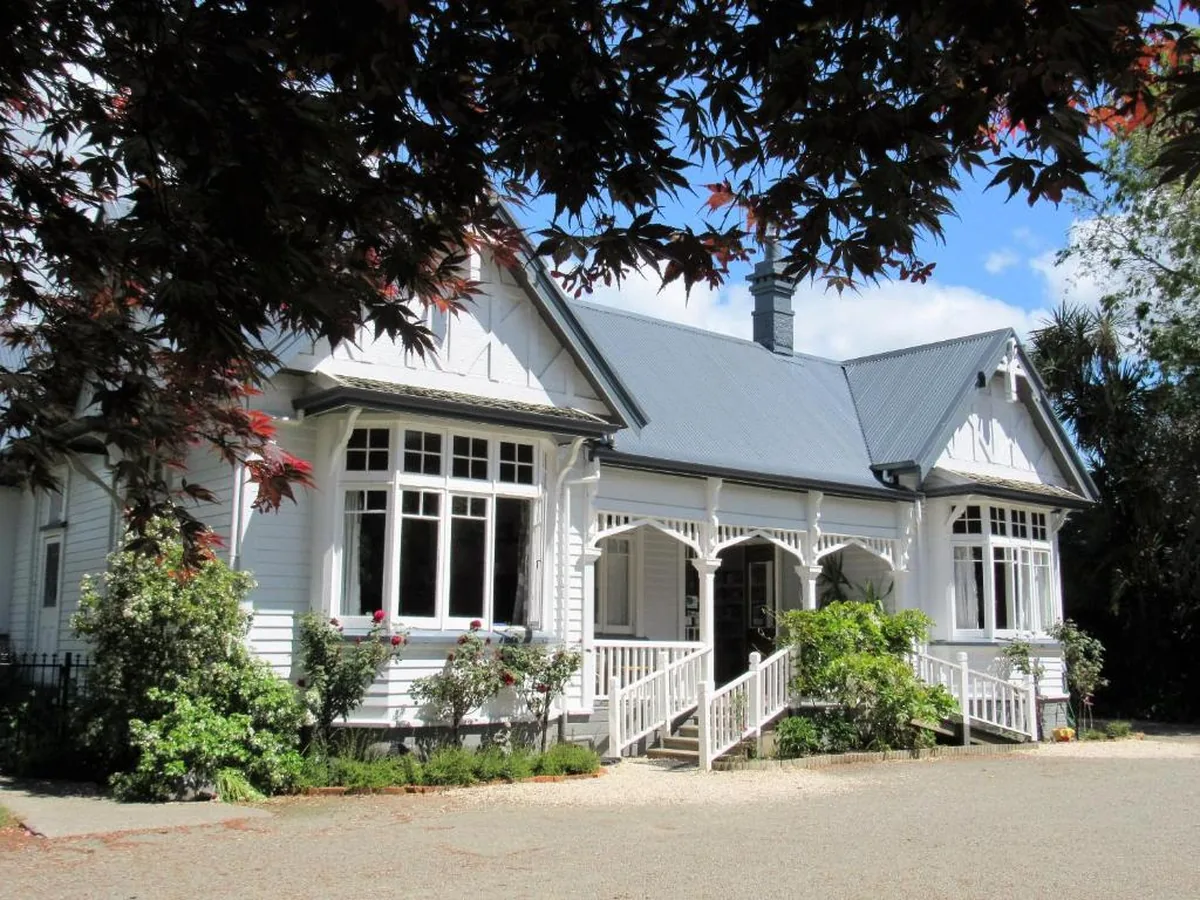 White Elephant Accomodation hostel in Motueka near Abel Tasman National Park