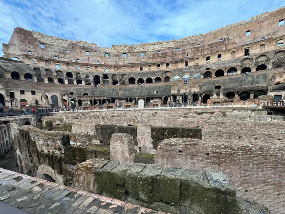 intérieur colisée visite Rome